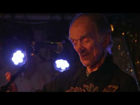 Martin Carthy performs 'Scarborough Fair' (Live at The Broadside Hacks Folk Club)