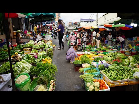 Evening Street Market Scene 2025 – Fresh Vegetable, Fish, Pork, Beef & More Food On The Street