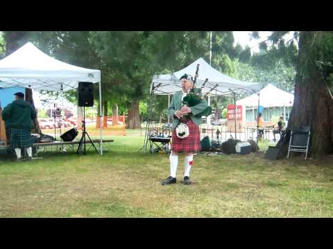 79 Year old Bagpiper Playing his 'Pipes' !