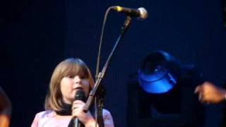 Johnny Reid w/ little girl from audience "Out of the Blue" - Moncton, NB