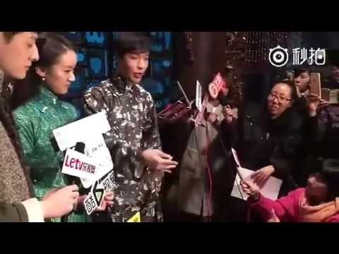 Yixing  hands are so beautiful