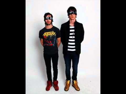 Kids at the Bar- Young Ones (feat. Glasnost)