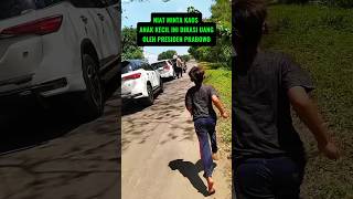 Download lagu Moment Prabowo Kasih Uang Ke Anak Kecil #shorts #trendingshorts #prabowo mp3