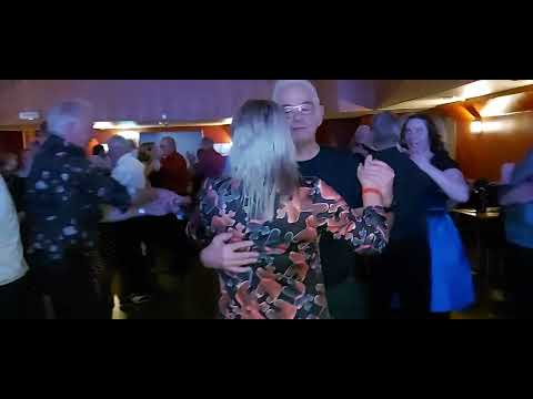 Sommarvindar synger Ankies på folkets hus i Vestfossen del 2 Dansnytt