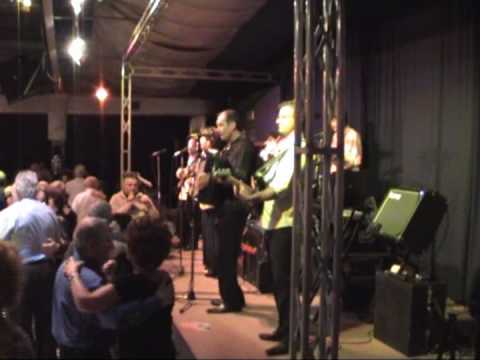 Tiziano Ghinazzi: Mazurka "alla Filuzzi" suonata al Camaroun