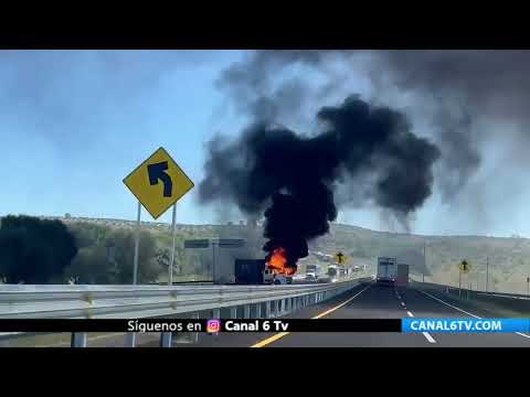 Video: Incendian trailers en autopista Morelia Zamora en Michoacán