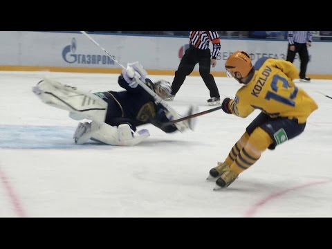 42-летний Козлов убегает от "леопардов" / 42-year-old Slava Kozlov scores a pretty breakaway goal