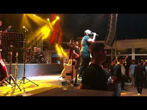 FETTAH CAN KONSER ONUR AYDEMİR SAHNESİ