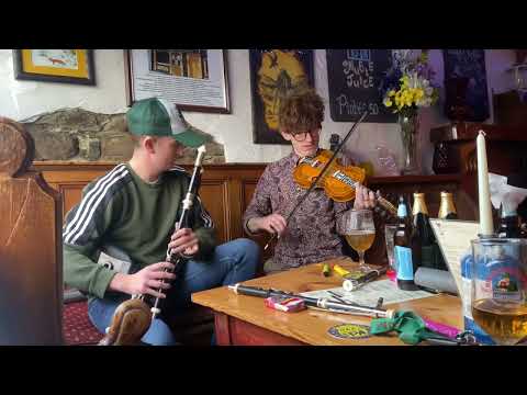 Peter McKenna (Uilleann Pipes) Tadhg Ó Maolagáin (Hardanger Fiddle)