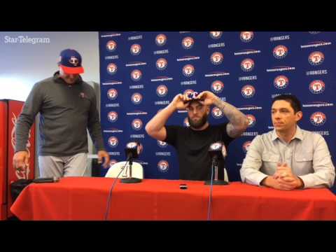 Rangers welcome back Mike Napoli