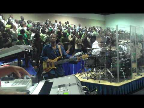 COGIC Int'l Youth Choir - Testimony