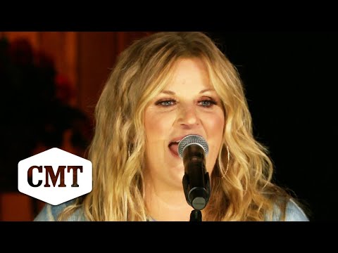 Trisha Yearwood’s Acoustic Version of "She's In Love With The Boy" | CMT Campfire Sessions