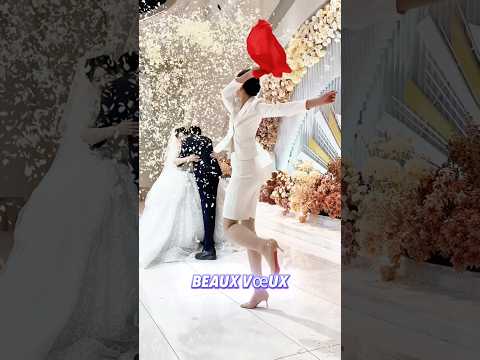 Elle a accidentellement abîmé le bouquet de mariage.#wedding #foryou #shortsvideo #shorts
