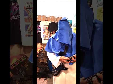 teaching shirtless guy and MAB how to tap like Steve Vai