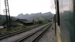 preview picture of video '広西壮族自治区の混合列車(View From Mixed Train,Jinchengjiang-Pingzhai, Guangxi, China)'