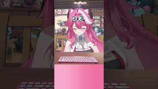 猫の話をしている最中に、猫の鳴きマネをするラオーラママが可愛すぎる【ラオーラ・パンテーラ/ホロライブ切り抜き】#Shorts #vtuber #hololive