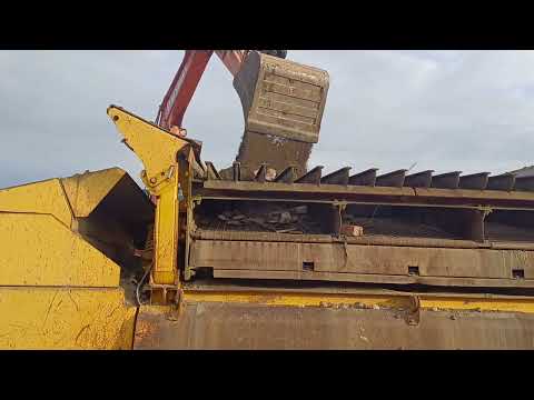 OUR EXTEC ROBOTRAC SCREENING MUCK AWAY SOIL FOR THE CONCRETE TO CRUSH LATER.