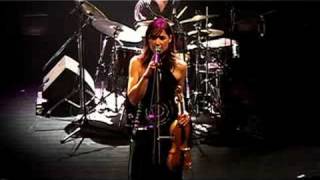 Monsieur Smits sings The Cure en concert - Lullaby