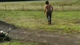 Download lagu Video lucu jungkir balik mp3