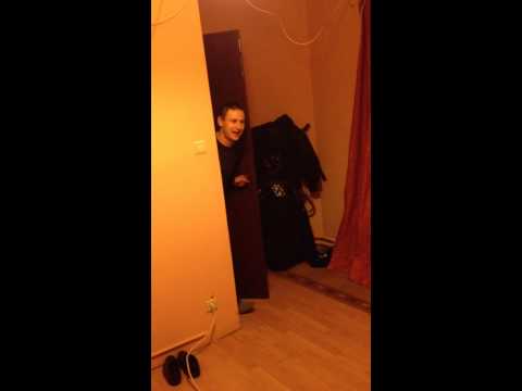 un cuplu  din satu mare vama isi desfasoara iubirea