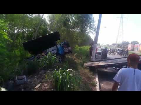 Rebocando Reboque de som no mato