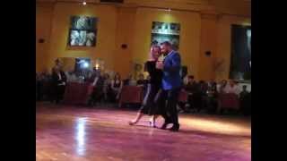 Claudio Gonzalez y Julia Urruty @ Milonga Parakultural in Salón Canning