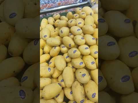 CAKES AND 🍑🍑🍓🍓 FRUITS