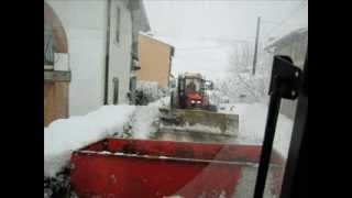 preview picture of video 'pulizia neve a Chiampo 2013 parte 1'