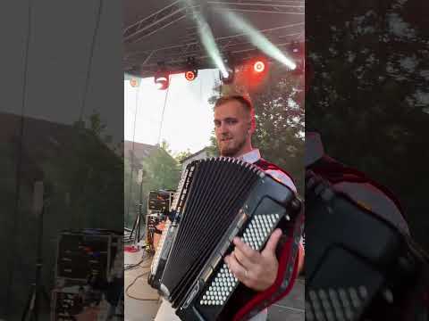 Huncúti - naživo z koncertu - Čo o mne vieš (Dara Rolins) - cover #shorts