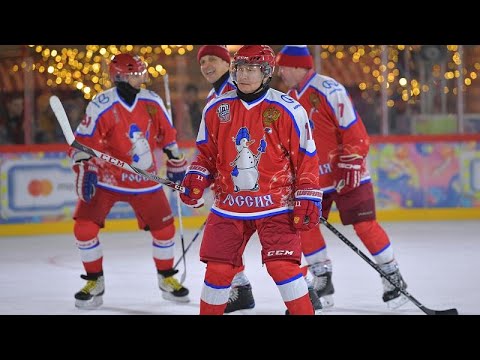 شاهد بوتين يخطف الأضواء في مباراة هوكي الجليد بموسكو