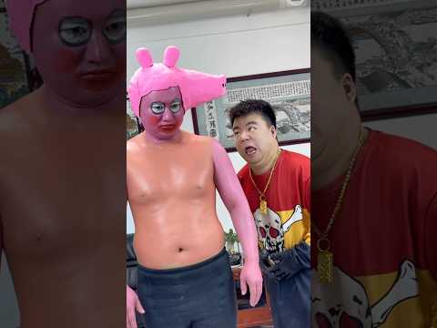 This little pig tattoo looks so realistic!