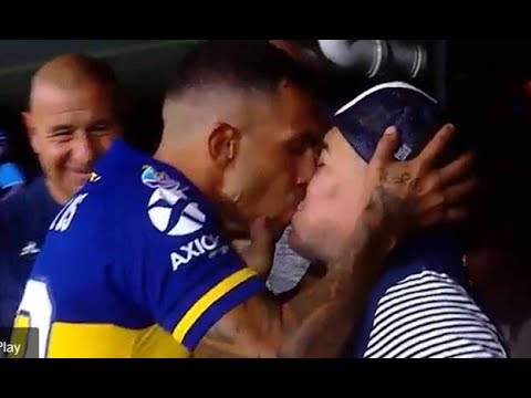 El “pico” entre Diego Maradona y Carlos Tevez