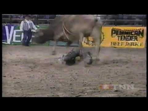 Spanky steps on Chuck White - 98 PBR Topeka