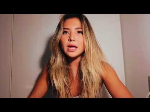 Larissa Murai Cantando