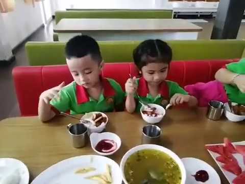 gio-com-gia-dinh-cua-lop-panda1-cs-luy-ban-bich