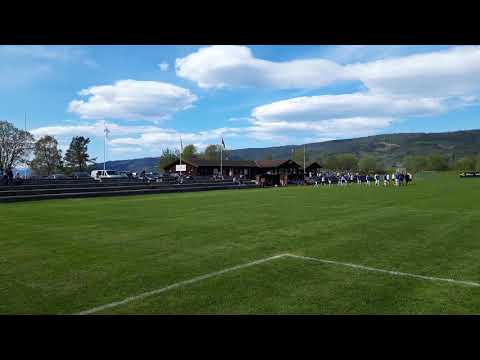 Syltøran Stadion Surnadal IL- Åndalsnes IF 2-1 spillerne kommer på banen 18. Mai 2019