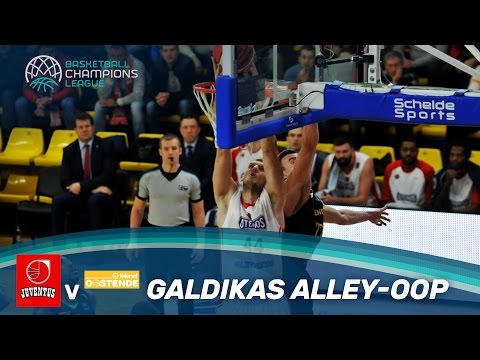 Ovidijus Galdikas with the alley-oop against Oostende
