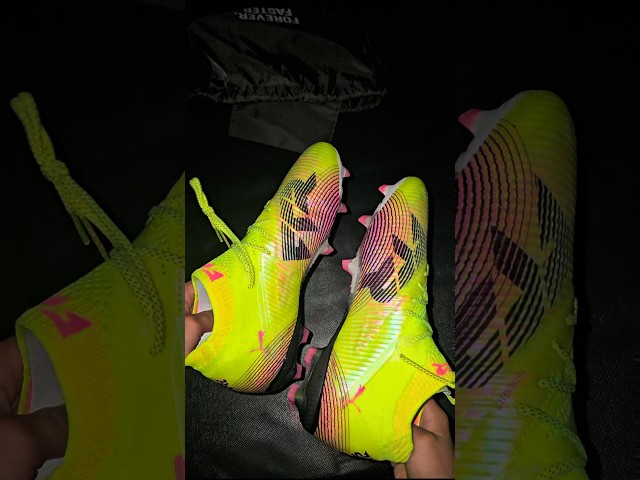 Vídeo relacionado con PUMA Botas de fútbol Unisex para niños Future 8 Match FG/AG Jr, Puma Blanco PUMA Negro Rojo Luminoso, 4.5 UK