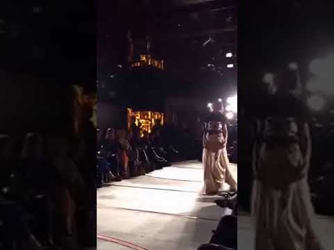 Özlem Süer “Women in Love” 2016-2017 Sonbahar/Kış Koleksiyonu Defilesinden