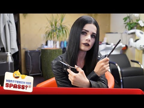 Fiese Friseurin Kassandra mit Joyce Ilg | Verstehen Sie Spaß?