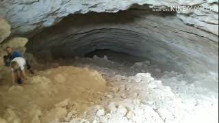 preview picture of video 'Musfur Sinkhole - one of Qatar's most well-kept natural wonders.'