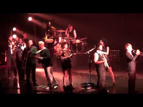 (HD) David Byrne and St. Vincent - I Am An Ape  - Beacon Theater - New York, NY - 9.26.12