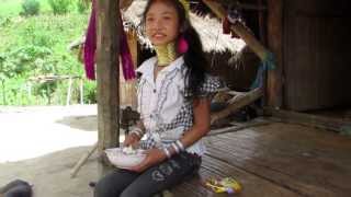 preview picture of video 'Visit two Karen long-neck villages'