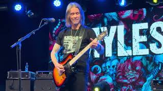 Download lagu Myles Kennedy - Love Can Only Heal - Budapest Nov 10, 2024 mp3