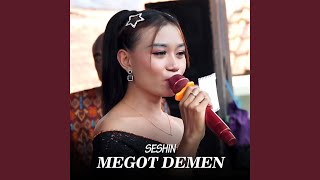 Download lagu Megot Demen (Live) mp3 Download lagu Megot Demen (Live) mp3