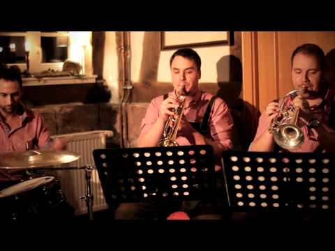 irrsinnig gross - die kleine blasmusik - "Musik verbindet - MVE-Marsch" LIVE