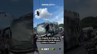 VEJA CHEGADA DO ÔNIBUS DO ATLÉTICO PARA FINAL DO MINEIRO CONTRA O CRUZEIRO