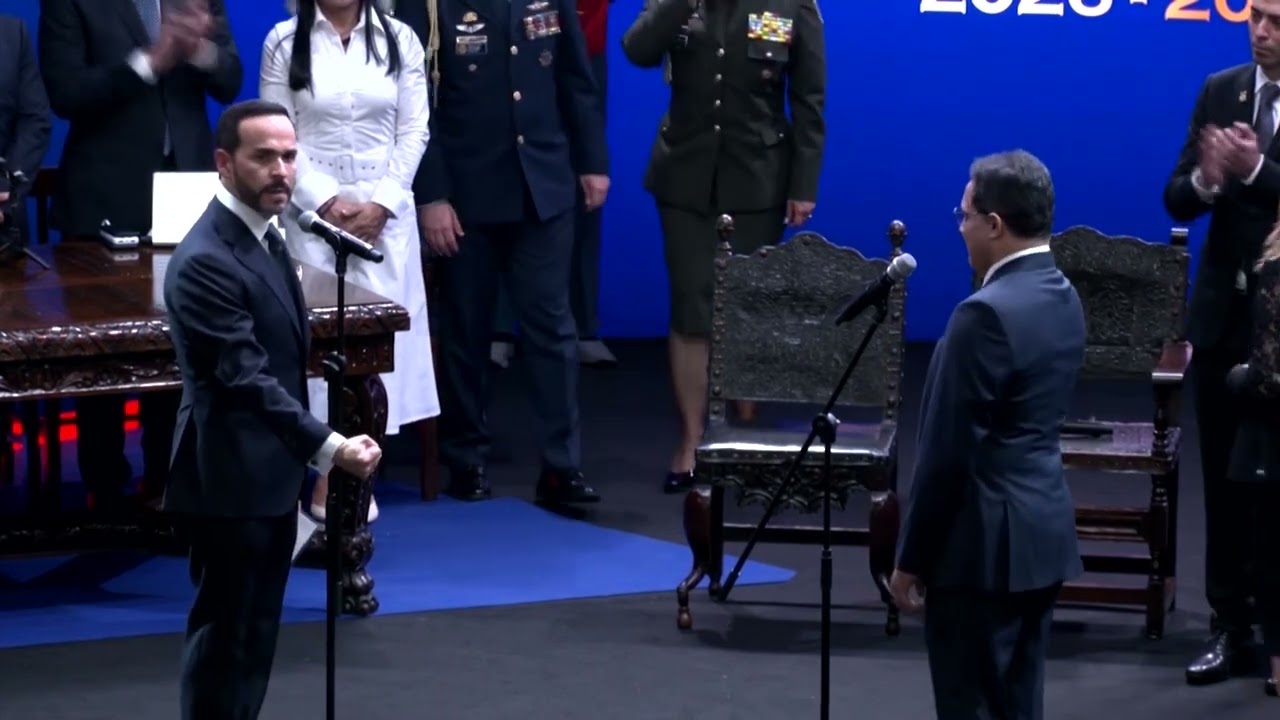 Miniatura HD: Colombia swears in right-wing President Abelardo de la Espriella