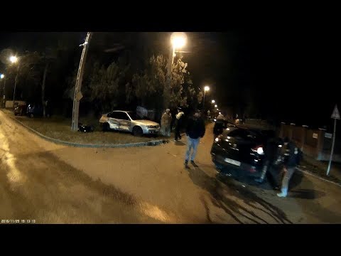 És ismét ütköztek a stop táblánál - And again a crash at the stop sign