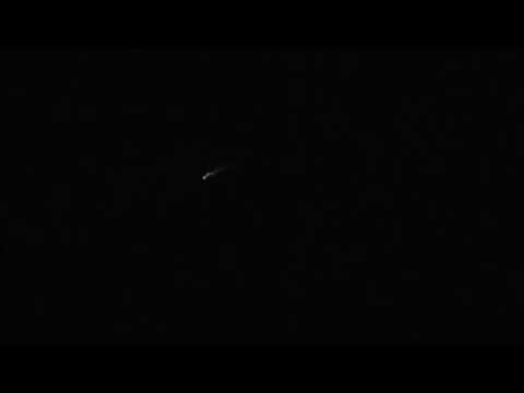 WHITE light Orb, FAST! NOT Plane! #UFO? #UAP?Stays same size &amp; Pulsates. Zoom in &amp; Out. #pearl